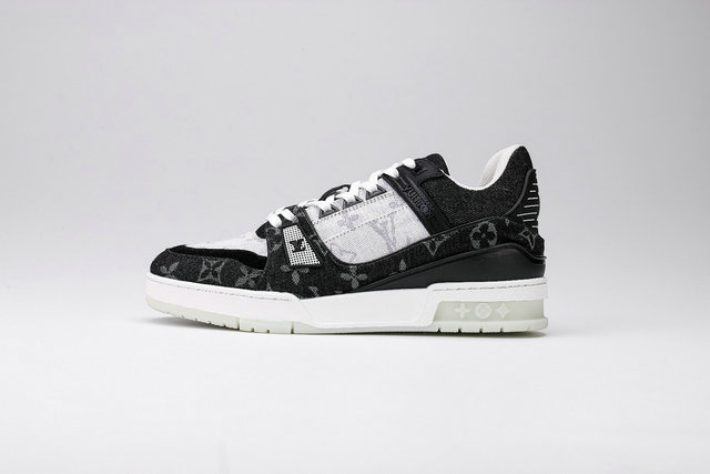 LOUIS VUITTON TRAINER SNEAKERS